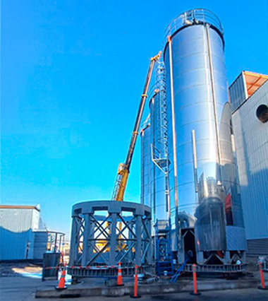metag-proyectos-industriales-instalación-de-silos-de-almacenamiento-de-acero-inoxidable-grúa-maquinaria-pesada-empresa-mexicana-internacional