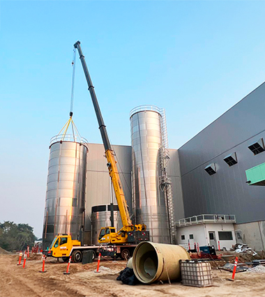 metag-proyectos-industriales-montaje-de-silos-con-maquinaria-pesada-grúa