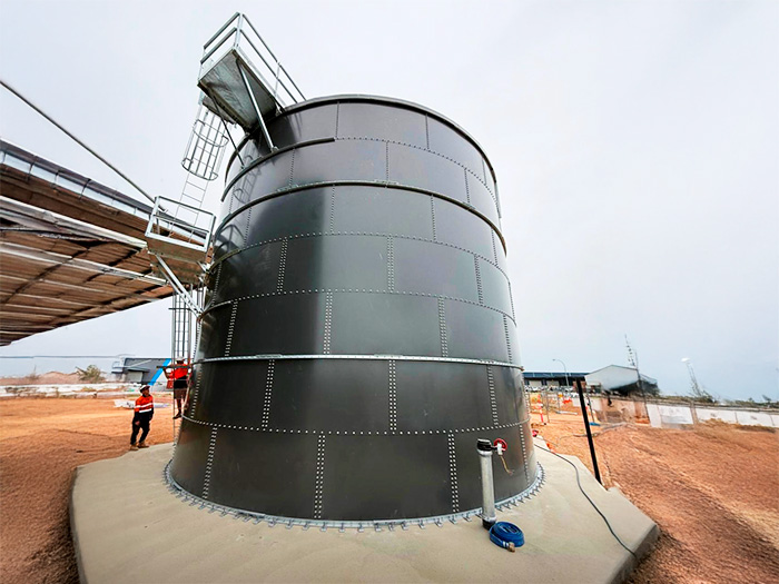 Instalacion-de-Tanques-y-silos-modulares-atornillados-para-almacenamiento-de-agua-servicios-industriales-metag-proyectos-industriales